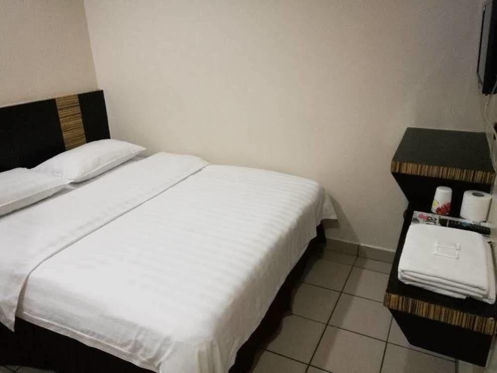 Hotel Traveller Kota Kinabalu Exteriér fotografie